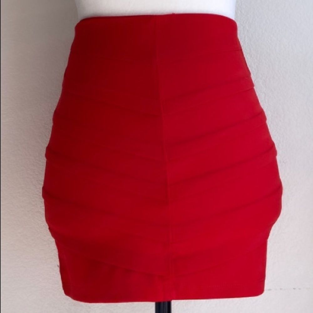 NEW Red Fitted Ribbed Textured Micro Mini Skirt - Picture 5 of 8